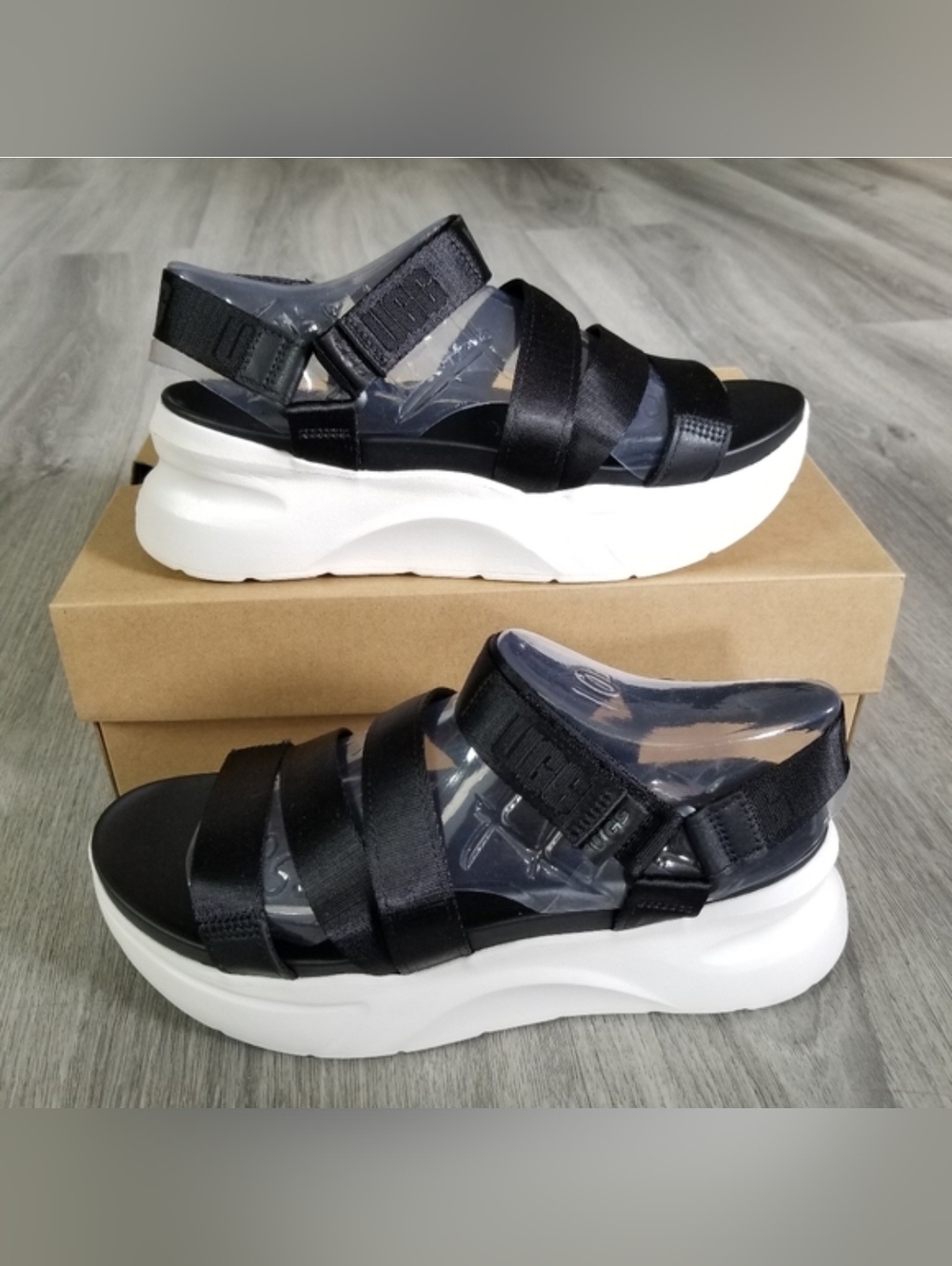 UGG LA Shore Platform Sandal